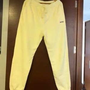 Golf want yellow sweatpants